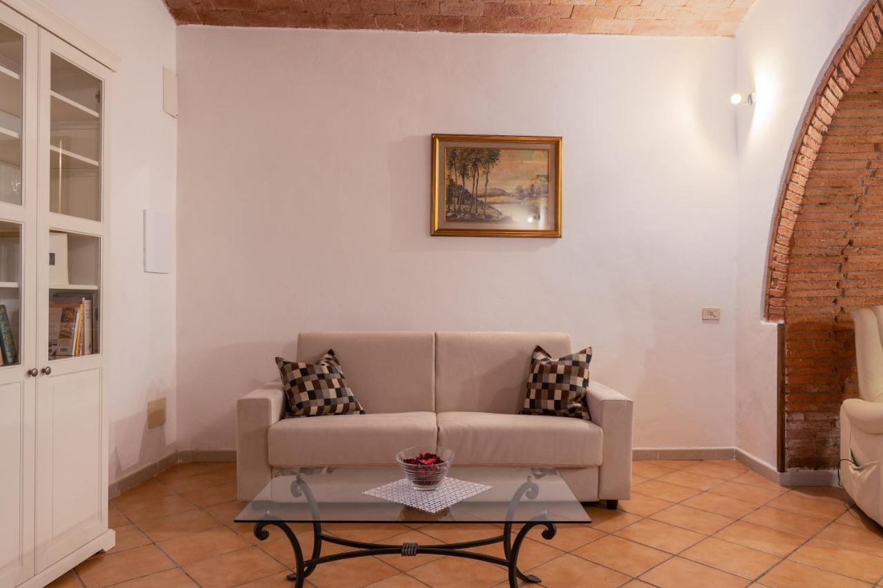 Enchanting Flat With Patio In Abbadia A Isola Monteriggioni Exterior foto